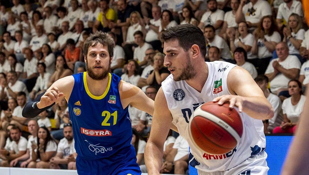 Finové drama hned na úvod, první bitvu o titul vyhrála Opava